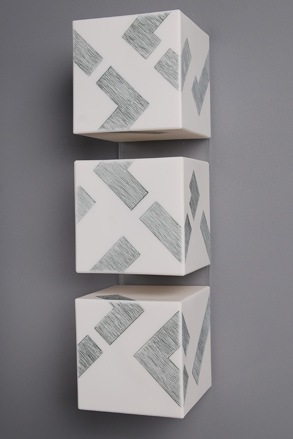 2-332 Cube Series, 2021 porselein-plexiglas, 30x8,5xd9cm